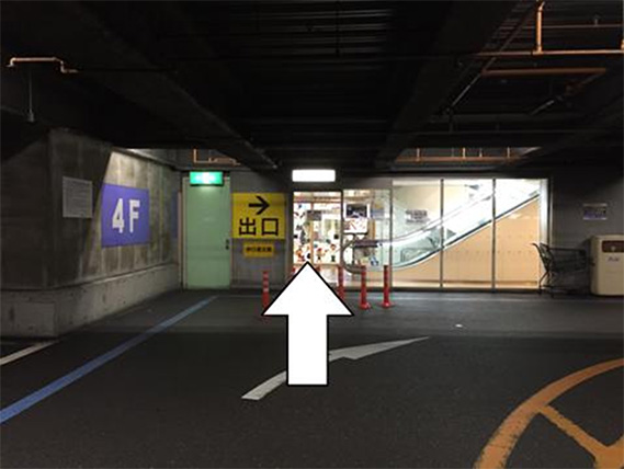 4階駐車場からフレンテ内にお入りください。
