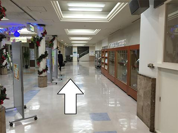 4階から店内に入り直進します。